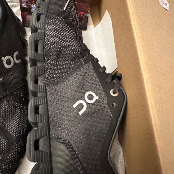 ON Tennis Shoes size 7 1/2 Excellent condition as pictured - Picture 3 of 16